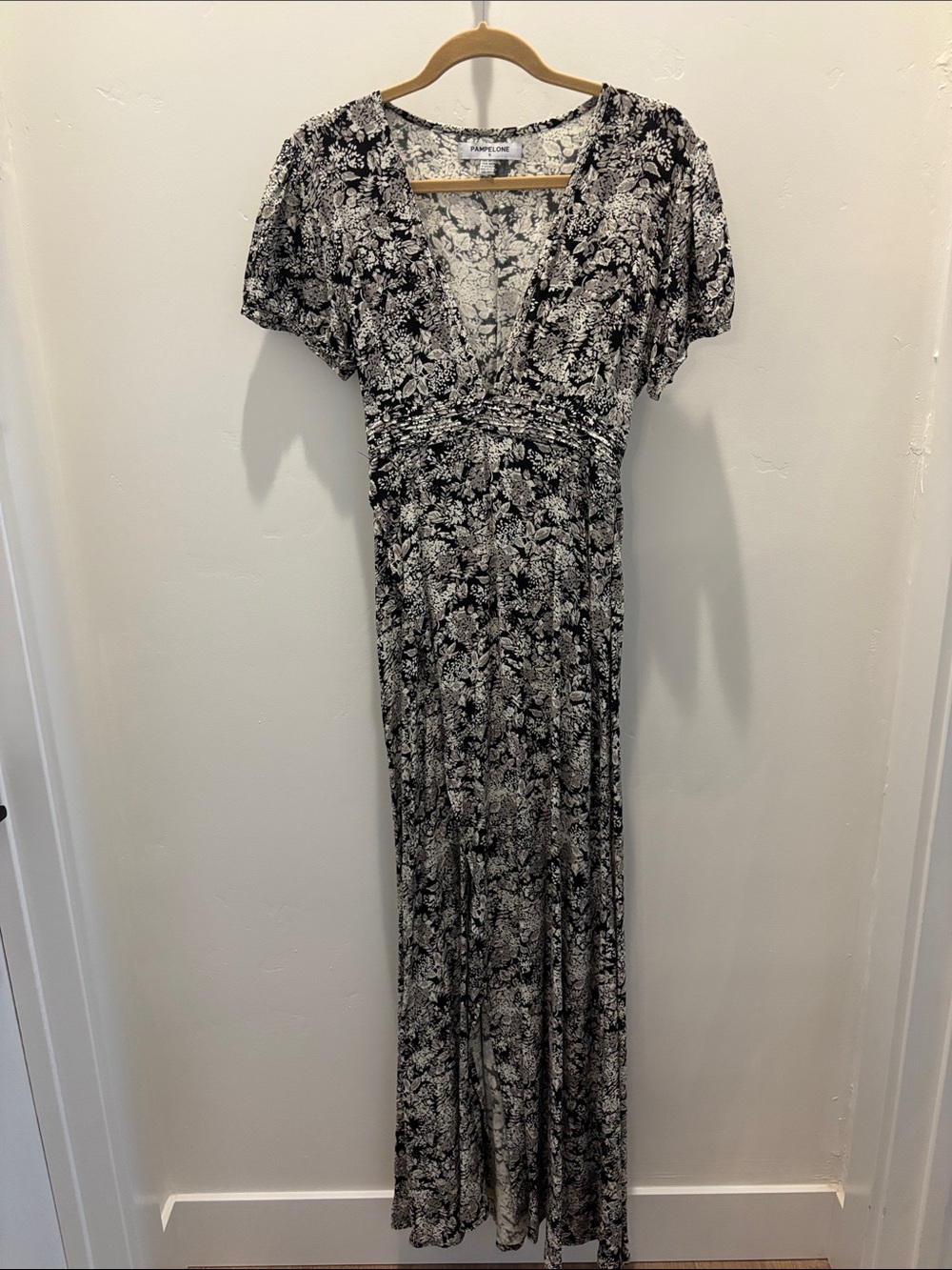 Black and White Floral V-Neck Maxi Dress